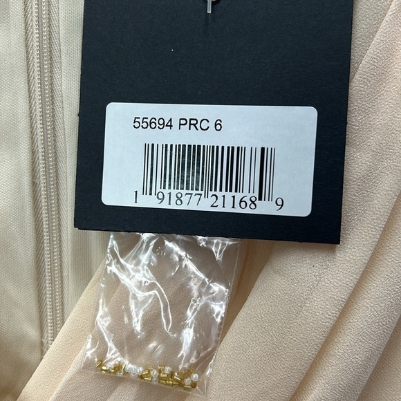 IEENA FOR MAC DUGGAL 55694 NWT
Embellished Shoulder Blouson Sleeve Evening Gown - Picture 10 of 13